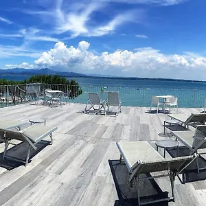 https://hotel-ca-serena.it-lombardy.com